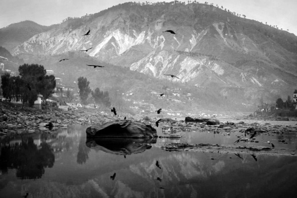 Early morning by the Neelum river, Muzzafarabad : Short Stories : Charlotte Oestervang Photography
