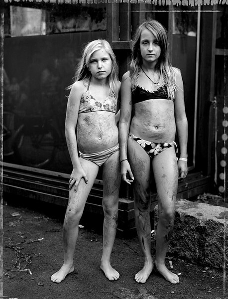 Ditte and Frederikke on Freetown Christianias 35th. birthday : Freetown Christiania : Charlotte Oestervang Photography